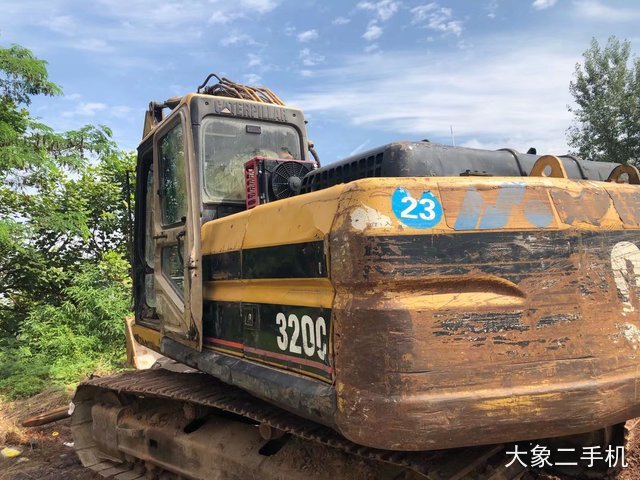 卡特彼勒 320B 挖掘机