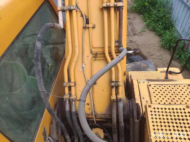 现代 R210W-5 挖掘机