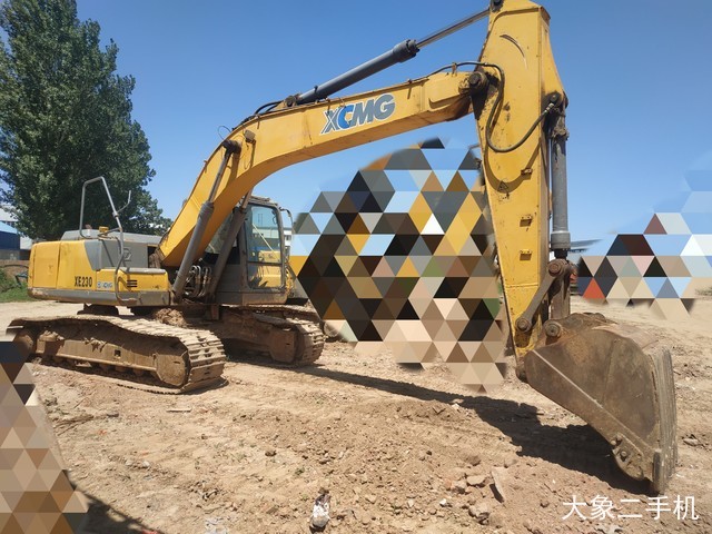 徐工 XE215C 挖掘机