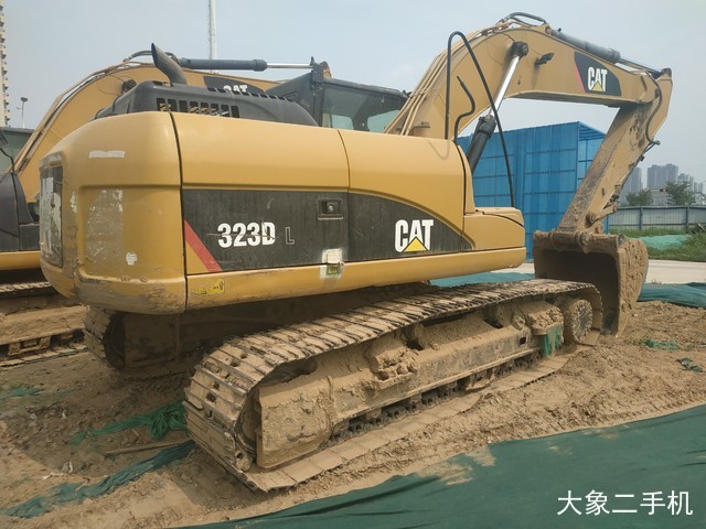 卡特彼勒 323DL 挖掘机