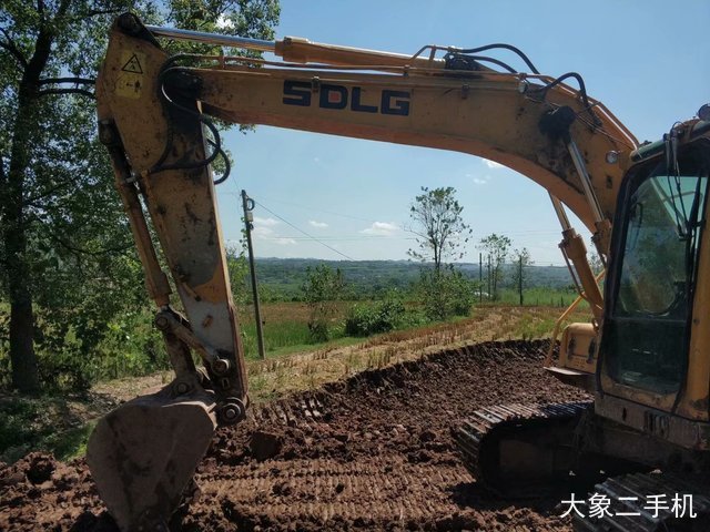 山东临工 LG6135E 挖掘机
