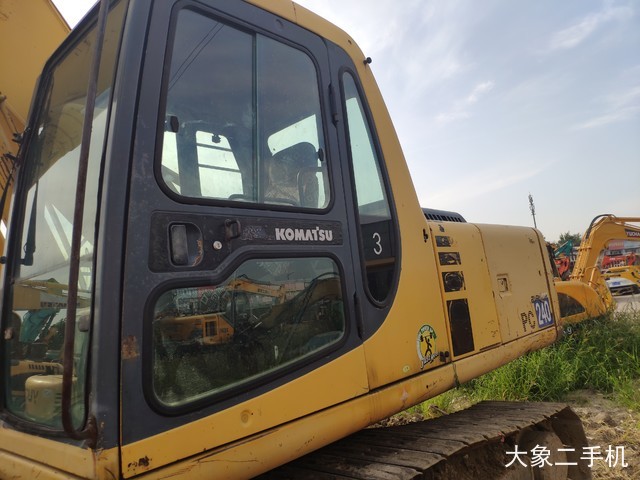 小松 PC220-6 挖掘机