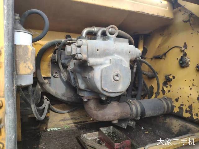 小松 PC220-6 挖掘机