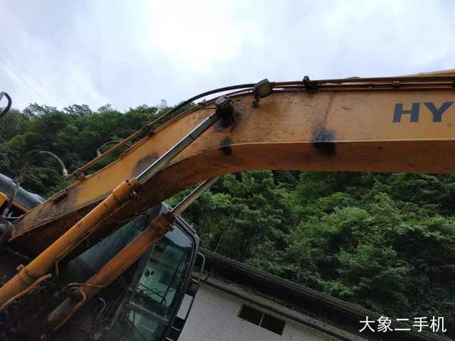 现代 R215-7 挖掘机