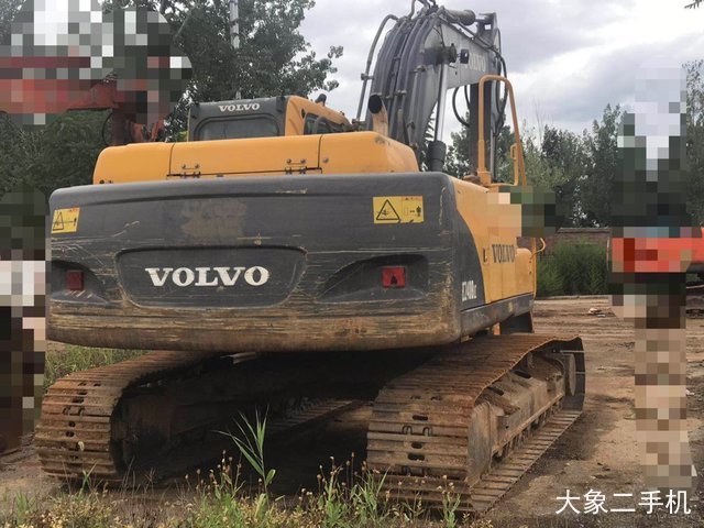 沃尔沃 EC210BLC 挖掘机