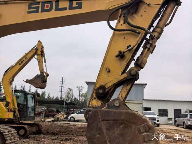 山东临工 LG6360E 挖掘机