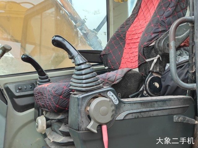 现代 R225-7 挖掘机