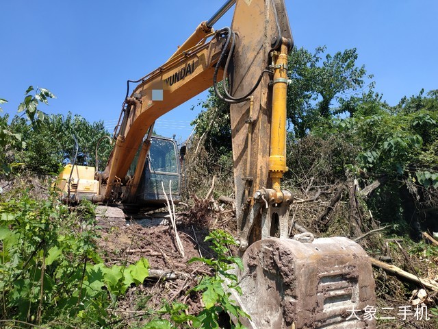 现代 R225LC-7 挖掘机