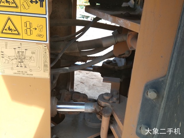 龙工 LG833B 装载机