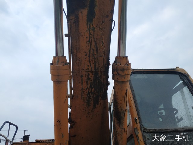 现代 R210W-5 挖掘机