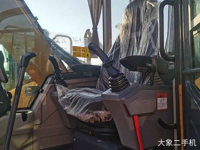 徐工 XE75D 挖掘机