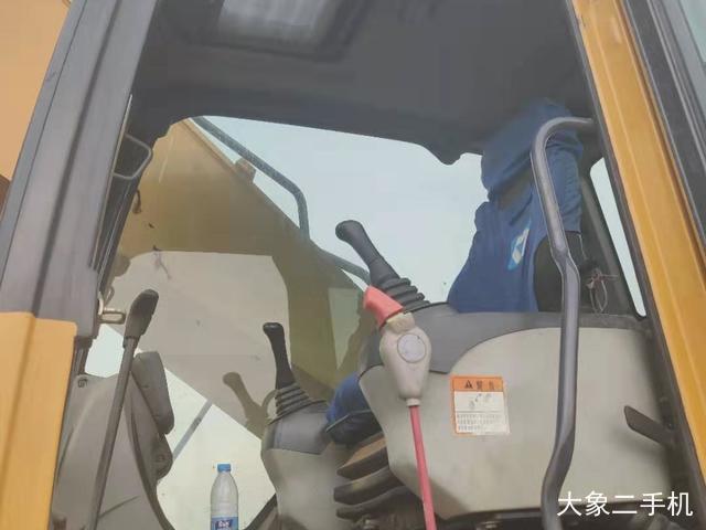 徐工 XE370CA 挖掘机