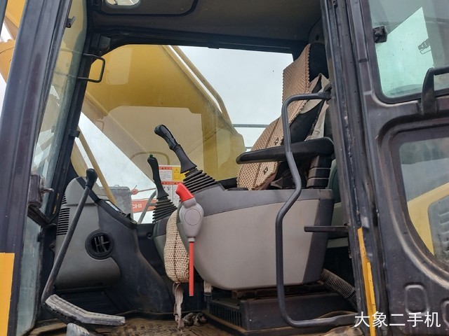 小松 PC220-8M0 挖掘机