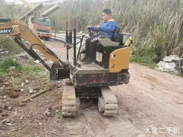三一重工 SY16C 挖掘机