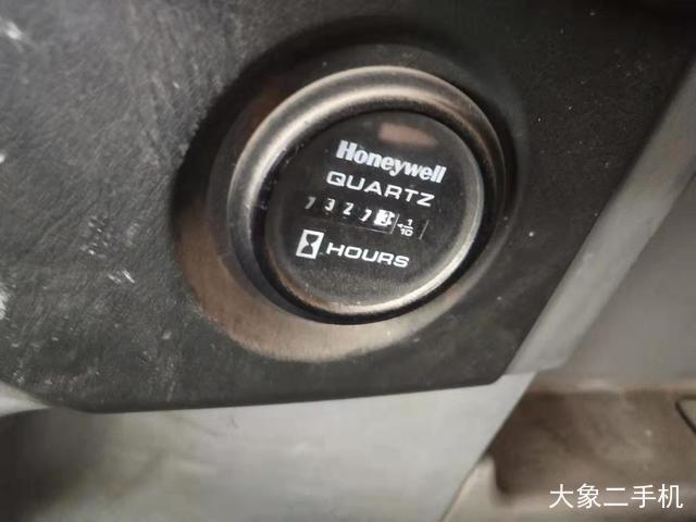 现代 R215-7 挖掘机