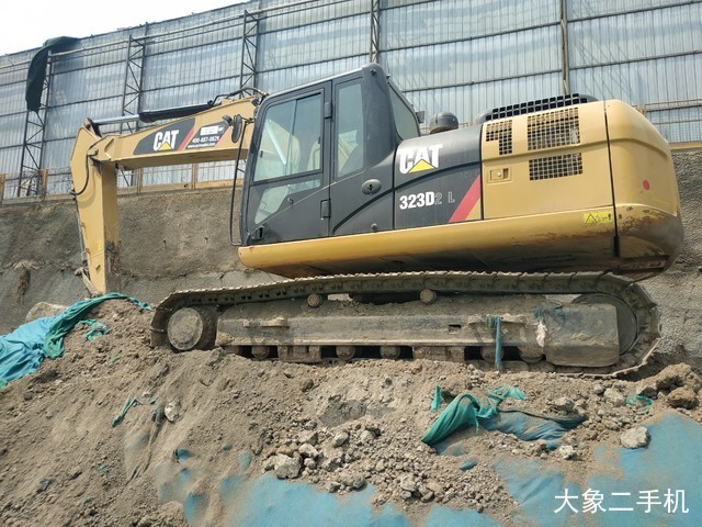 卡特彼勒 323D2L 挖掘机