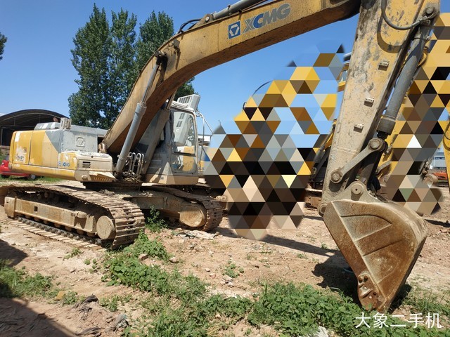 徐工 XE215C 挖掘机