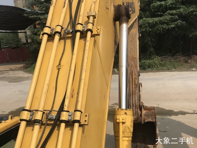 小松 PC220-8M0 挖掘机