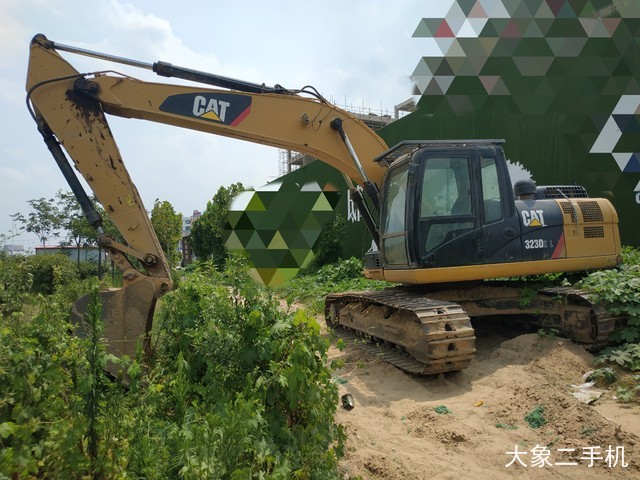 卡特彼勒 323D2L 挖掘机