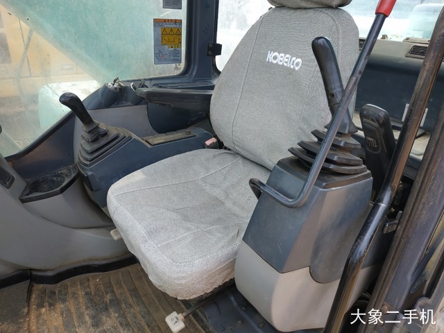 神钢 SK200-8 挖掘机