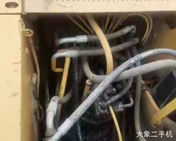 卡特彼勒 323DL 挖掘机