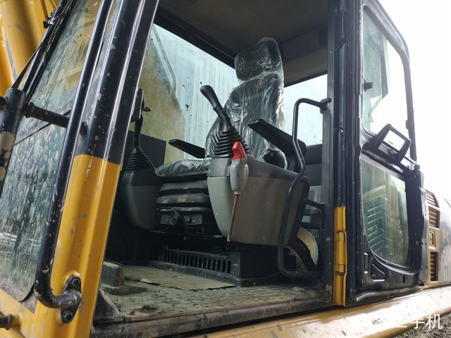 小松 PC240LC-8 挖掘机