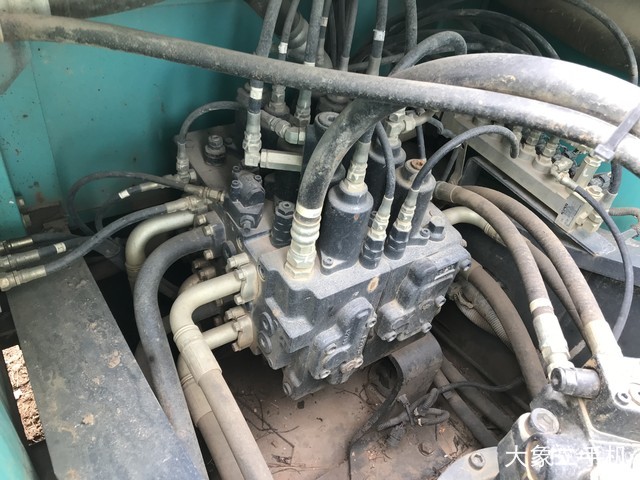 神钢 SK210LC-8 挖掘机