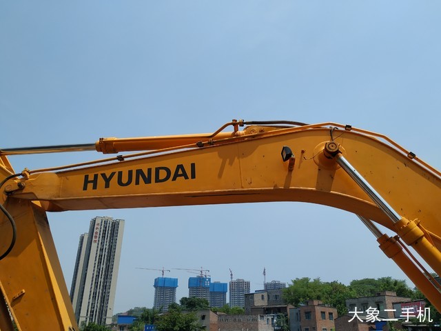 现代 R225LC-7 挖掘机