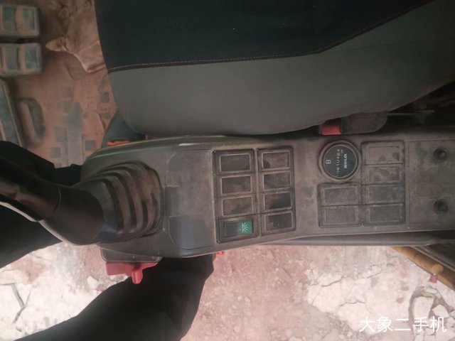 山东临工 LG6135E 挖掘机