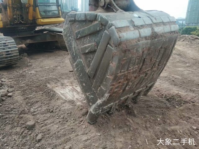 小松 PC200-8 挖掘机