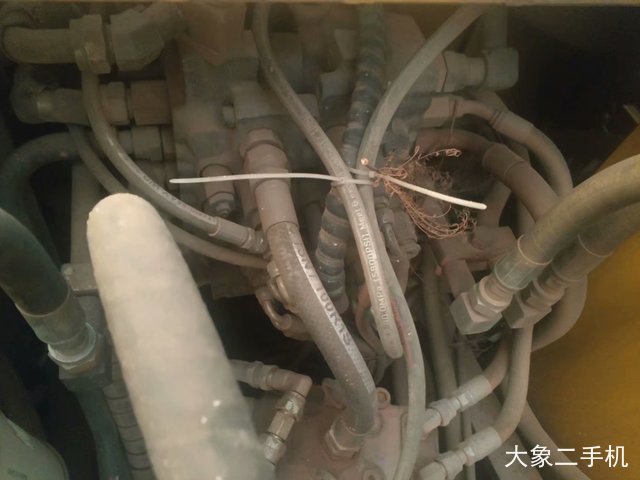 山东临工 LG6135E 挖掘机