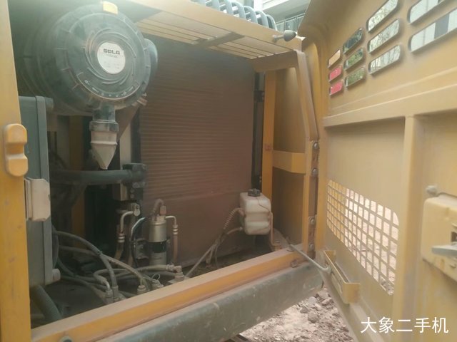 山东临工 LG6135E 挖掘机