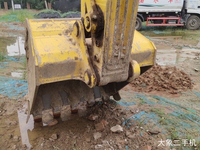 小松 PC220-8M0 挖掘机