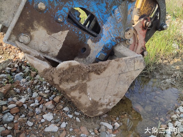 现代 R150WVS 挖掘机