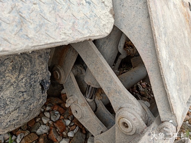 现代 R210WVS 挖掘机