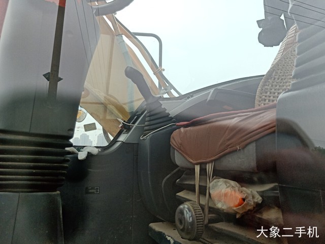 现代 R210WVS 挖掘机