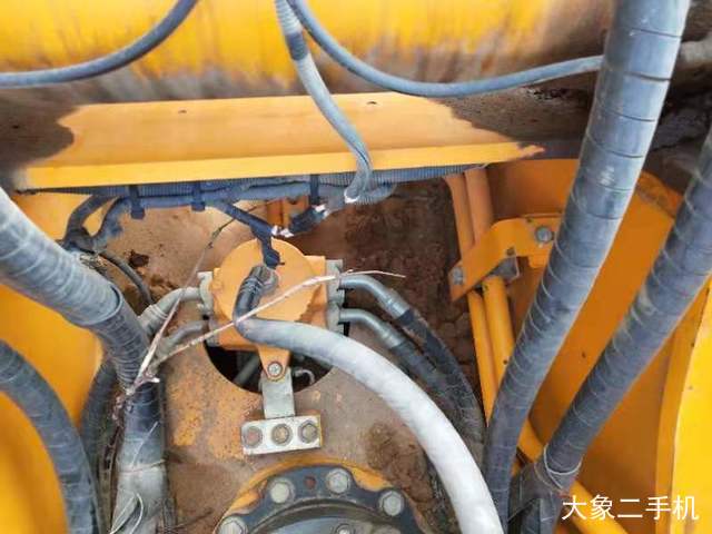 龙工 LG6225E 挖掘机