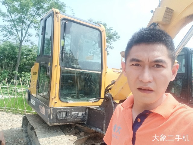 山东临工 E660F 挖掘机