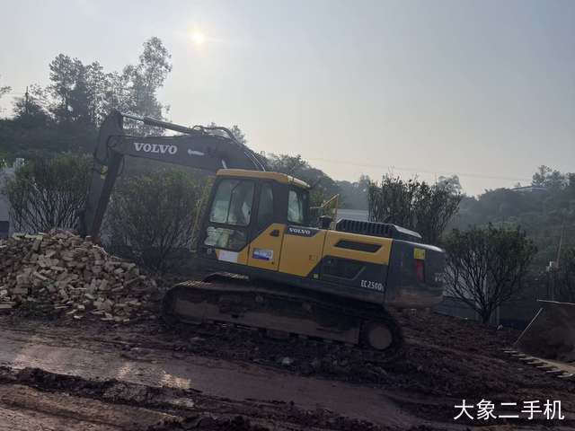 沃尔沃 EC200D 挖掘机