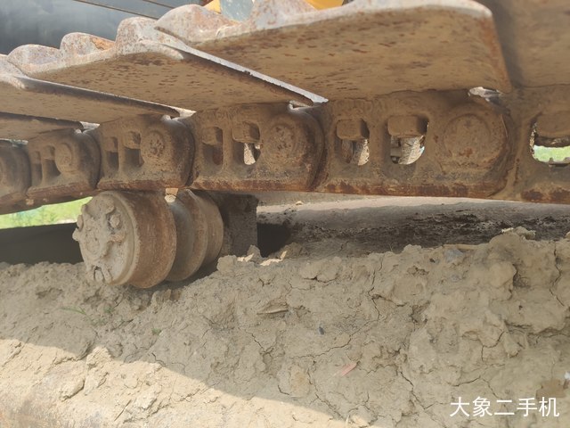 现代 R225LC-7 挖掘机