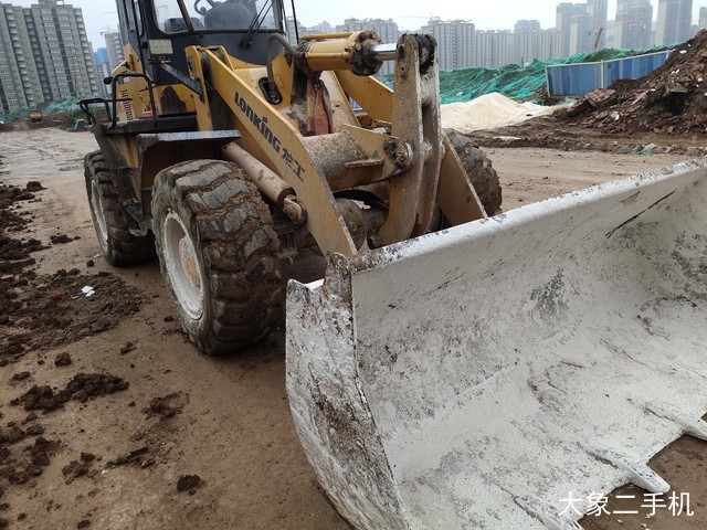 龙工 LG825 装载机