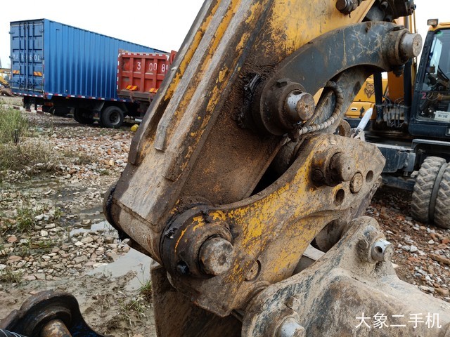 现代 R210WVS 挖掘机