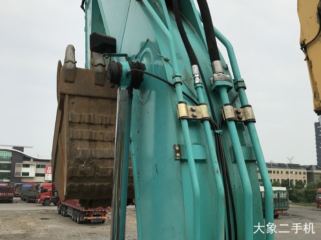 神钢 SK210LC-8 挖掘机