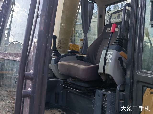 徐工 XE75G 挖掘机