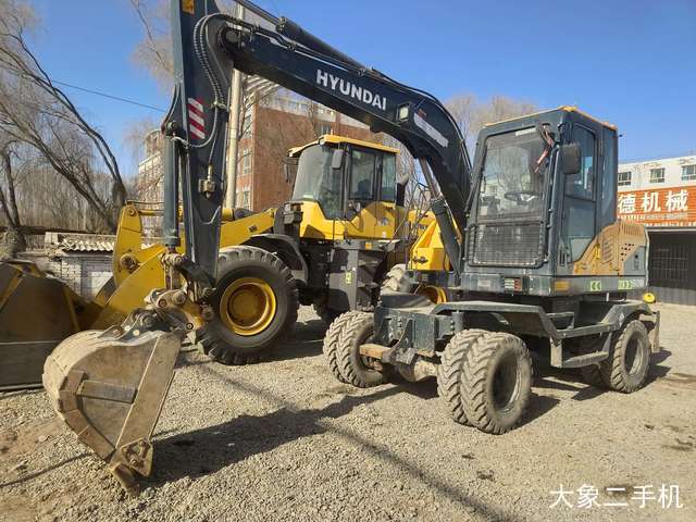 现代 R180W-9A 挖掘机