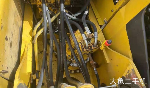 小松 PC200-8 挖掘机