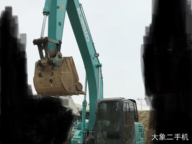 神钢 SK200-10 挖掘机