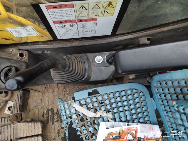 小松 PC220-8 挖掘机