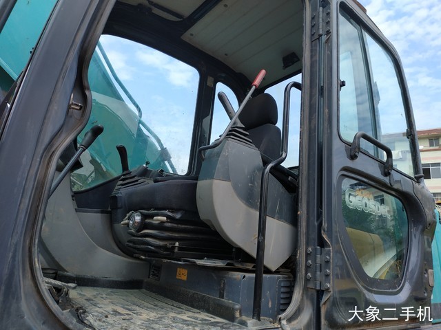 神钢 SK270D-8 挖掘机