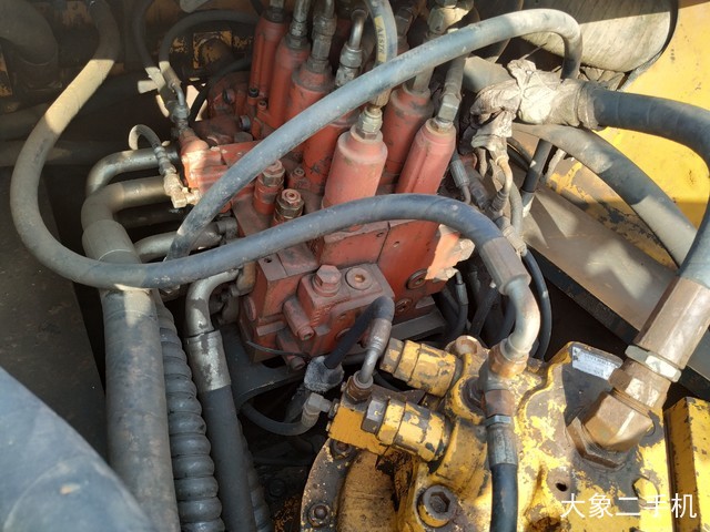 现代 R335LC-7 挖掘机